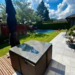 Villa Katarina With Heated Pool Villa Lipótszentmiklós